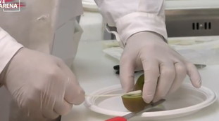 Tampone al kiwi positivo: com'è possibile?. Sconcerto da Giletti: il medico scatena il caos in studio | Video