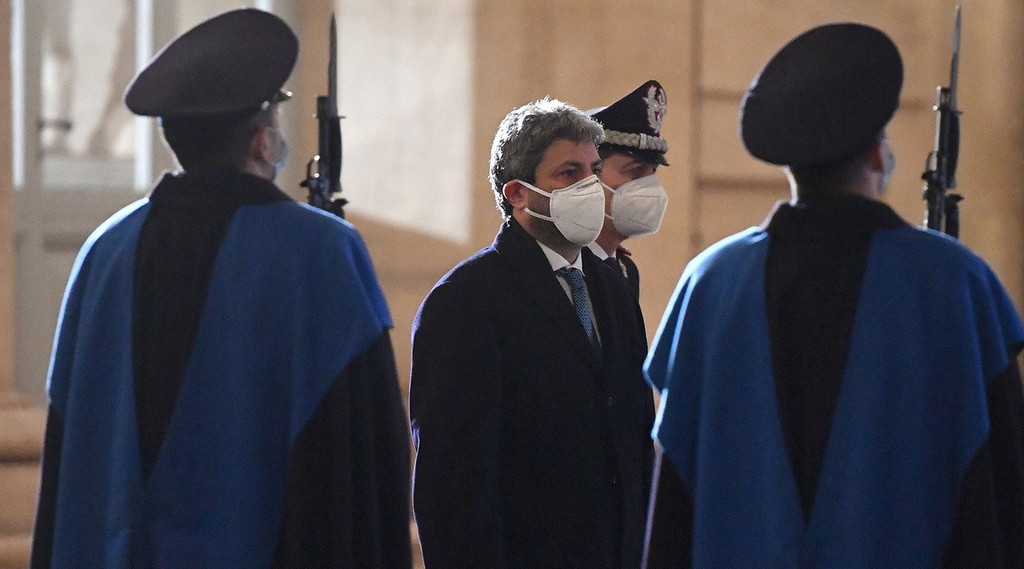 Fino alle 15. Crisi, drammatico prolungamento: il Colle tende la mano a Fico: altro tempo