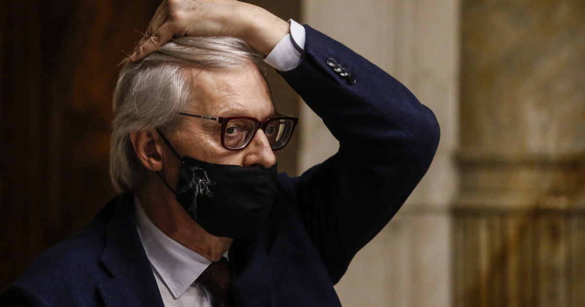 Mario Draghi becca Vittorio Sgarbi con il telefoni &hellip;