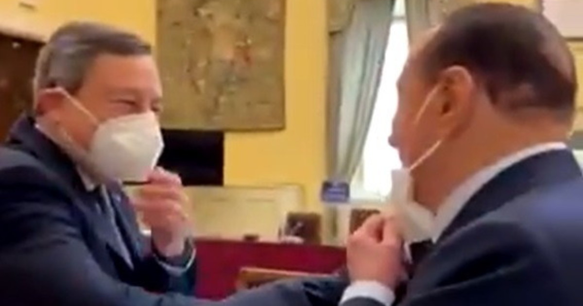 Ti invio una cartellina. Berlusconi ci prova, Draghi risponde picche: Deciso io. Il retroscena che svela molte cose