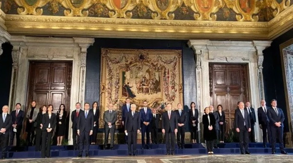 La foto (senza mascherina) del governo nel panico-Covid, cerimonia stravolta dalla pandemia: i dettagli
