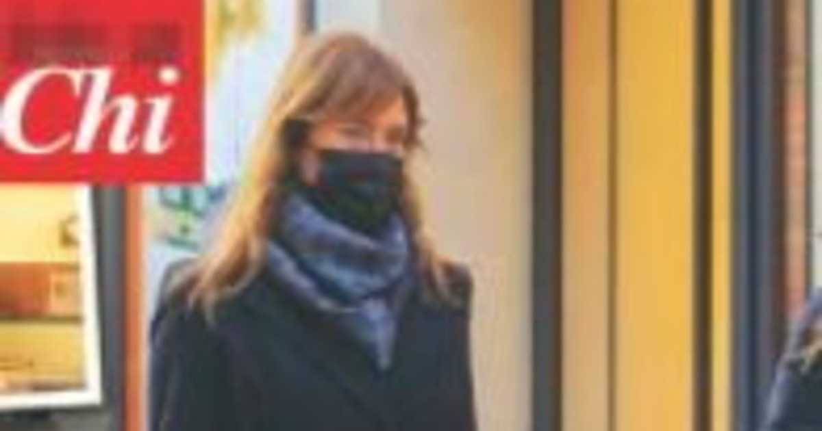 La Boschi paparazzata così, colpaccio Signorini: shopping proibito ai comuni mortali. Le voci: Non sarà che al Quirinale... | Guarda