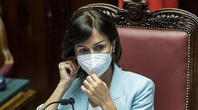 La Carfagna lascia, tira aria di scippo. Poltronissima, Salvini vede il colpaccio: Berlusconi fregato sul filo di lana?