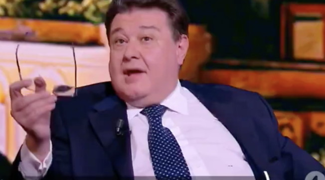 Dice di non conoscermi?. Il mediatore mostra gli sms in diretta tv, scoop-terremoto da Porro: perché Arcuri non si è ancora dimesso?