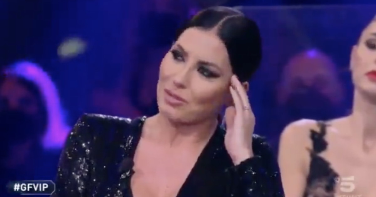 Scusate, ma non ce la faccio. Il dramma della Gregoraci si consuma in studio: la parola sbagliata, crollo emotivo | Guarda