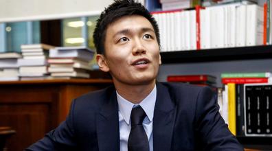 Il titolo Suning sospeso in borsa: voci di cessione in Borsa. Cosa succede ora all'Inter