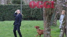 "Cacca". Draghi e la moglie al parco, quella foto (clamorosa) mai visti così | <span style=color: rgb(153, 0, 0);>Guarda</span>