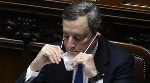 Così non va bene. Draghi non parla? Ira al governo: La gente non capisce, con Conte...
