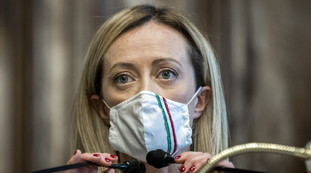 Madonna a forma di vag***a. La Meloni sconcertata: chi c'è dietro queso orrore blasfemo | Guarda