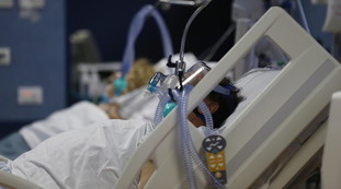 500 morti al giorno? Balle, il report che lo dimostra. Paolo Becchi, accusa estrema: Così gonfiano i decessi per Covid