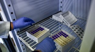 Non solo il vaccino, ecco la cura che batte il coronavirus: addio lockdown, come si vince la battaglia