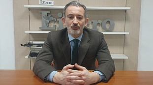"Il vaccino di Scanzi ci rende immuni alle sue scemenze". Mister Fatto sospeso, Senaldi a valanga