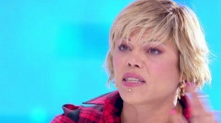 Ce l'hanno con me. Ricordate Floriana Secondi? Una bomba contro Mediaset: E sono pure stata 10 giorni senza mangiare