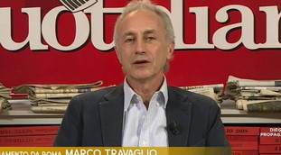 Cos'è Salvini. Travaglio lo irride e la Gruber gode. Beccata dalla regia: molto equilibrata | Video
