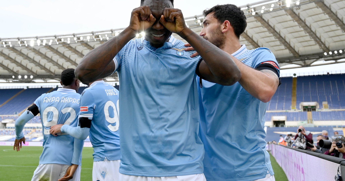 La Roma non sa più vincere e la Lazio doma lo Spezia. Verona corsaro, Genoa e Benevento recriminano