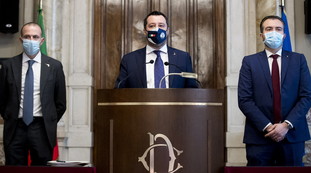 Non lascio l'Italia in mano a Pd e 5 Stelle. Salvini, una lettera per rispondere a Feltri: Vedrete cosa accadrà tra qualche mese