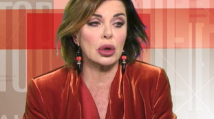 Sfig***, ecco i messaggi da maiale che mi scriveva. La bestia la insulta, Alba Parietti lo sotterra: uno schifo, ecco le prove