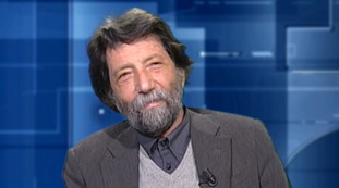 Chi c'è davvero dietro al terrore per AstraZeneca: Massimo Cacciari, un'accusa pesantissima