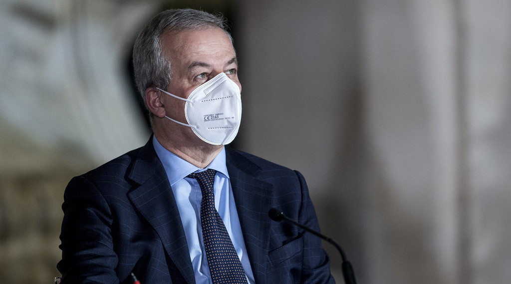 Uso preferenziale per gli over 60. Locatelli su AstraZeneca: cosa cambia dopo il responso dell'Ema