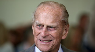 Regina Elisabetta, 70 anni di corna? Nel giorno del lutto, dettagli indiscreti: Filippo re dei tradimenti