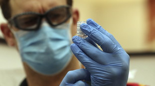 Si vaccina con Pfizer, trombosi fulminante dopo 12 ore: la decisione sconvolgente della famiglia