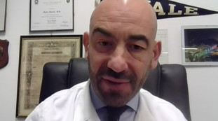 Ma se lo sappiamo da un mese?. Vaccino, sfuriata di Bassetti in tv: altro disastro di Speranza, un ministro allo sbando