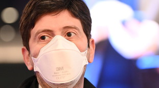 Per raccattare qualche voto da chi soffre. Speranza passa agli insulti contro Salvini: Chi vende illusioni