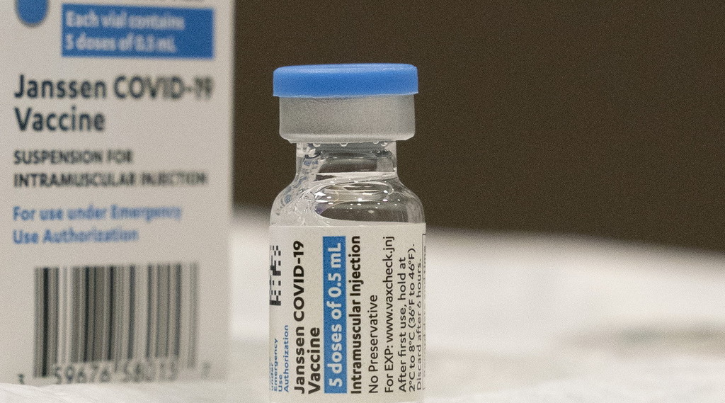 Non raccomandiamo Johnson&Johnson. Vaccini, un altro disastro internazionale: spunta il gravissimo effetto collaterale