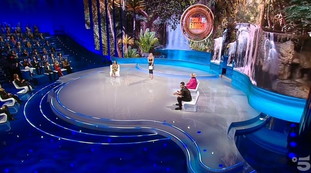 Perché la Lamborghini è seduta sempre da sola in studio. Lady Bonolis, bomba di gossip sull'Isola dei famosi