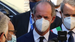 Quei soldi ce li mangiamo col coprifuoco, tutto inutile. Anche Zaia apre il fuoco contro Draghi e Speranza: qui crolla tutto