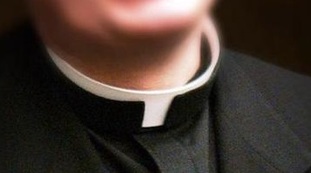 La prima volta a 16 anni. Il prete e le violenze sessuali: l'orrore che sconvolge Enna e Italia