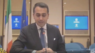 L'avvio del portale che.... Prego? A Di Maio si è incastrata la lingua, cosa gli esce di bocca: sfondone strepitoso | Video