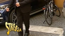 A testa de.... Draghi intercettato in strada: Cos'ho sentito dire alla Meloni su Speranza | Video