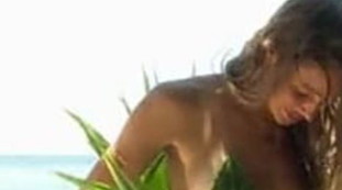 Beatrice Marchetti, via il bikini davanti alle telecamere. Cameraman impazzito all'Isola dei famosi, scena piccantissima