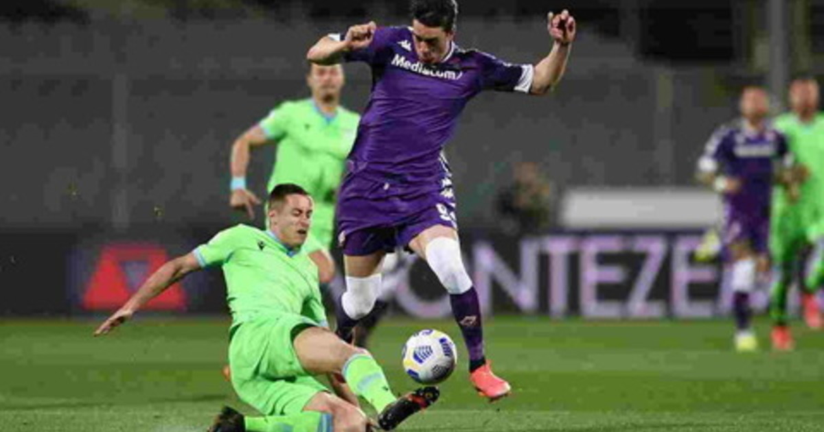 Lazio, perso il treno Champions? Doppietta di Vlahovic, la Fiorentina è quasi salva