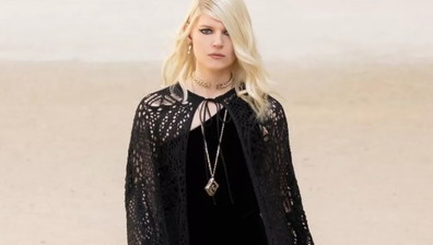 Lo stile punk-rock di Chanel nella sfida tra Gen Z e Millennials