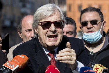 "L'accordo con Giorgia Meloni". Sgarbi, il segreto svelato dell'uomo che sa (quasi) tutto: 2023, rivoluzione politica