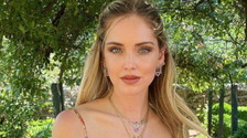 Il costume "solo in verde" della Ferragni? Ecco quanto costa, sgomento tra i seguaci | <span style=color: rgb(153, 0, 0);>Foto</span>