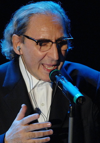 E a me che ca*** me ne frega?. Chi era Franco Battiato, il clamoroso schiaffo a Dario Fo: addio a un uomo libero