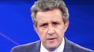 Non voglio far polemica, però.... Clamoroso, Flavio Insinna prende le distanze da una domanda: il caso a L'Eredità