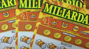 Gratta e Vinci, colpo da 300mila euro e semi-collasso: Ne aveva bisogno. Clamoroso: chi ha vinto