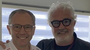 Piccola defaillance. Briatore, questo scatto dopo il malore a Baku: interviene anche Elisabetta Gregoraci
