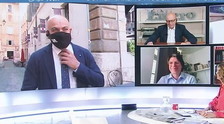 A quest'ora è roba da alcolisti anonimi. Strana domanda di Myrta Merlino, fucilata di Paragone: imbarazzo a La7 | Video