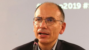 Ecco il partito delle donne. Letta e la foto che imbarazza il Pd: un bel guaio | Guarda