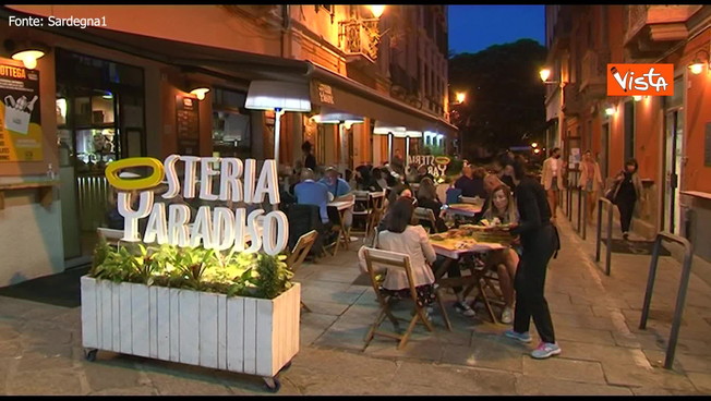 Vaccino ai turisti, in Sardegna è un rebus: campagna a rilento, a rischio la seconda dose