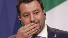 "A tua figlia faccio schizzare fuori il cervello". Orrore contro Salvini, lui denuncia. Ma... "Ecco la giustizia"