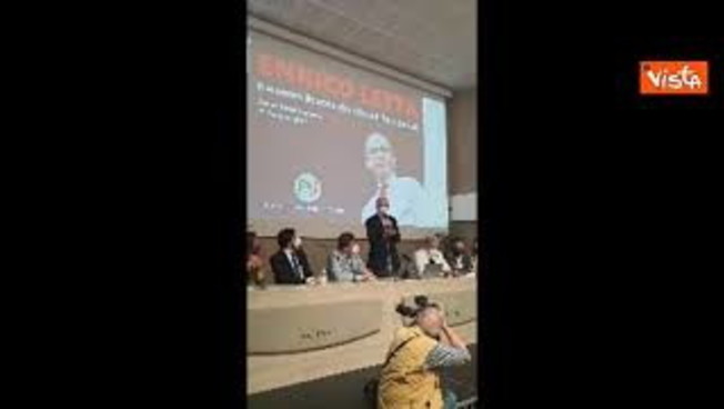 Letta incontra gli iscritti del Pd: