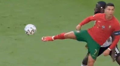 Sombrero e tacco, Cristiano Ronaldo un tonto. Clamoroso indiscreto: Chiedete ai tedeschi cos'è successo dopo