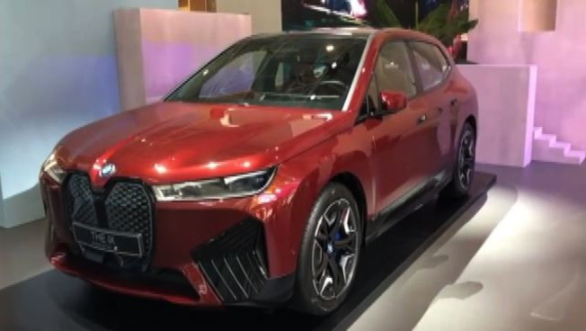 Bmw iX, l'ammiraglia 'born elettric' svelata all'Adi di Milano