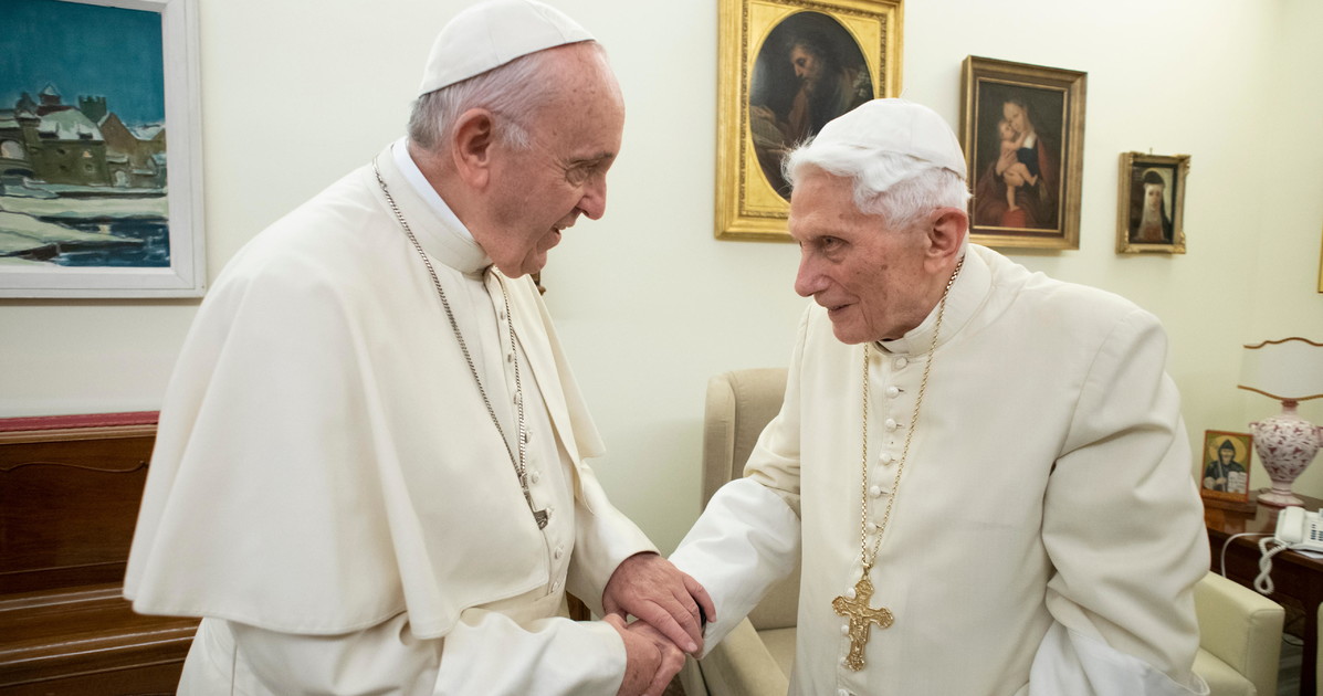 papa-francesco-cancella-ratzinger-antonio-socci-l-errore-che-toglie